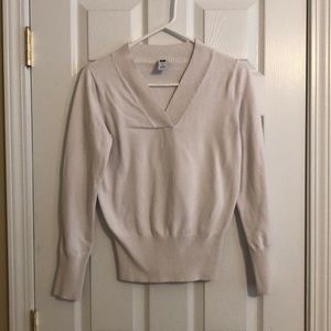 GAP cream vneck sweater